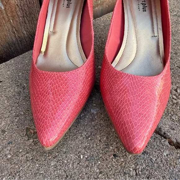 COMFORT PLUS Women’s Pink Coral Pointer Toe Snake Print Pump Heel Size 8.5 - Picture 2 of 12
